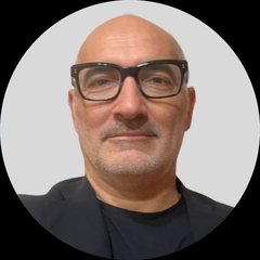 okrągły obraz prowadzącego