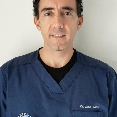 okrągły obraz prowadzącego