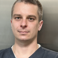 okrągły obraz prowadzącego