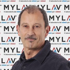 okrągły obraz prowadzącego