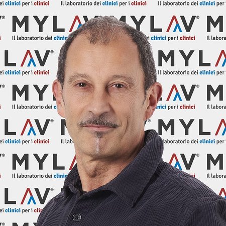 okrągły obraz prowadzącego